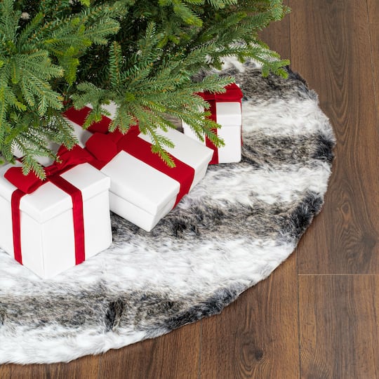 Vickerman Black & Snow White Arctic Faux Fur Tree Skirt